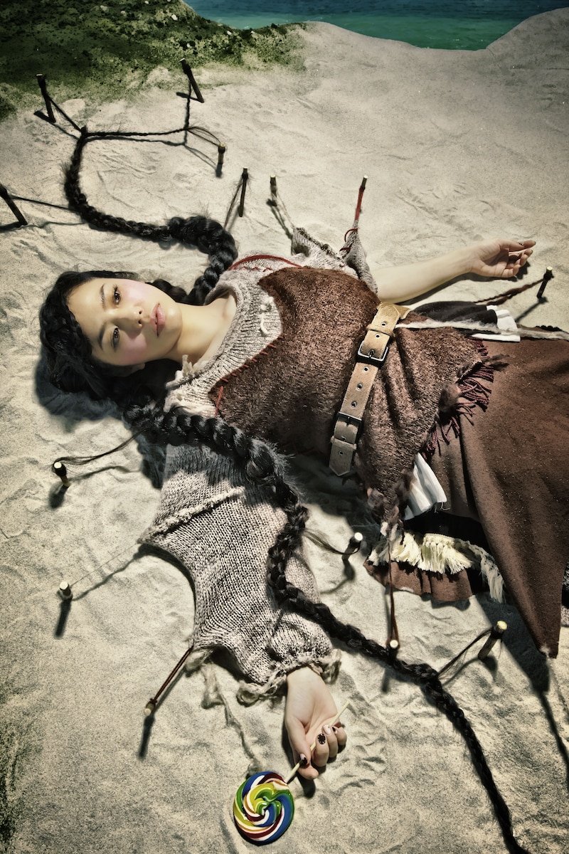 Charaは3月30日にニューアルバム「Dark Candy」をリリースする。