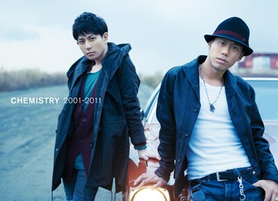 「CHEMISTRY 2001-2011」完全生産限定盤ジャケット。