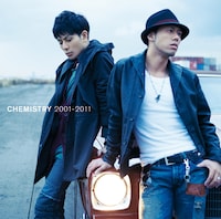 「CHEMISTRY 2001-2011」通常盤ジャケット。