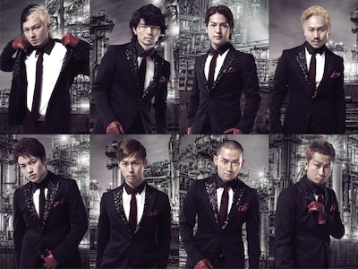 DA PUMP（下段右から2番目がKAZUMA）