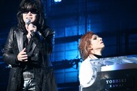 5月公開の映画「手塚治虫のブッダ －赤い砂漠よ！美しく－」の主題歌「Scarlet Love Song」を書き下ろしたX JAPAN。こちらのリリースにも期待したいところだ（写真提供：Japan Music Agency）。