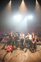 写真はX JAPANニューヨーク公演の模様（写真提供：Japan Music Agency）。