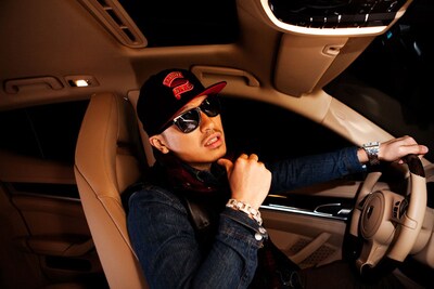 アルバム「THE RED MAGIC」は、26日付けのオリコンデイリーチャートで3位を記録。