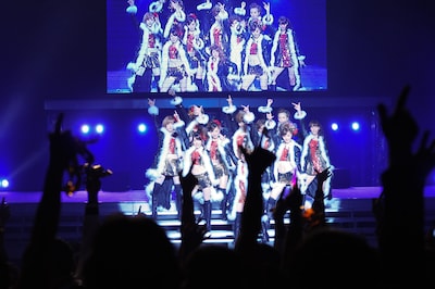 強力なパフォーマンスにファンも大興奮。イベント終了後にはメンバーからの発案で握手会も実施された。