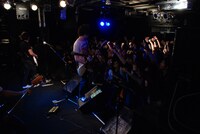 写真は1月27日に行われたインストアライブの模様。