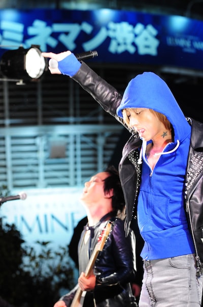 清春（写真右）と人時（写真左）。