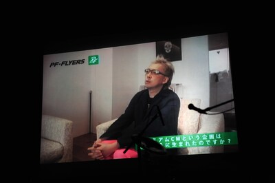 箭内道彦はインタビュー映像で、→Pia-no-jaC←を起用した理由についても言及。