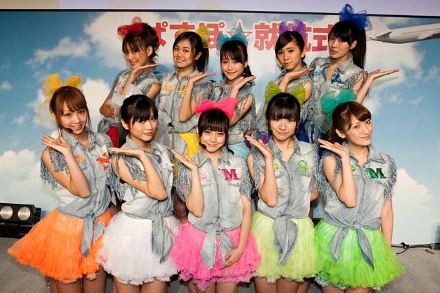 新衣装を着用してメジャーデビュー発表イベントに登場したぱすぽ☆。