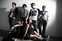 今週の人気の画像1位は「倖田來未とBACK-ONのKENJI03が入籍」より、BACK-ONとMe。手前左がKENJI03。