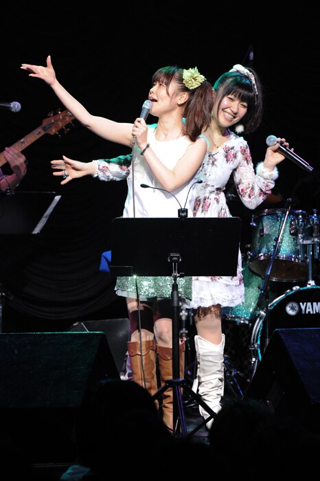 朗々と「津軽海峡冬景色」を歌い上げる儀武ゆう子。