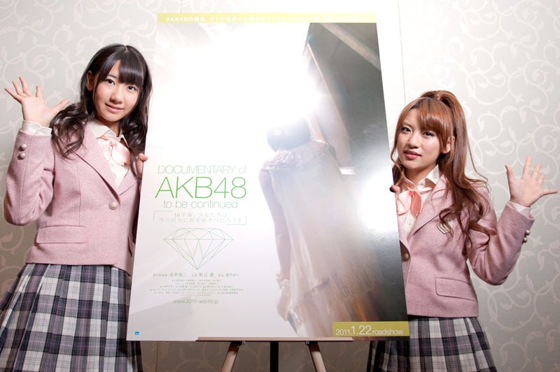 写真左から柏木由紀、高橋みなみ。