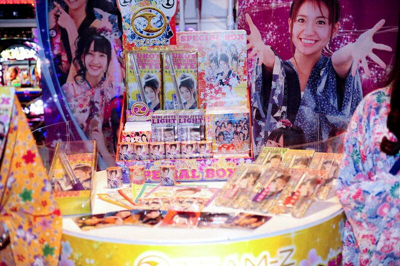 「びっくりぱちんこ銭形平次 with チームZ」オリジナルグッズ。CDには「恋のお縄」「私の彼は銭形平次」「会いたかった お江戸Ver.」「銭形平次のテーマ」が収録される。