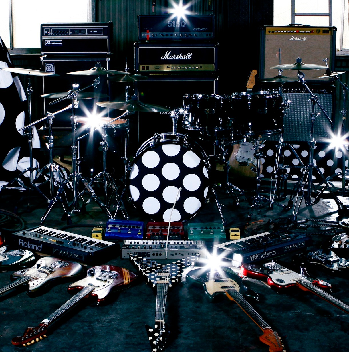 winnie「Synchronized」（写真）はトレードマークのドット柄が目印。