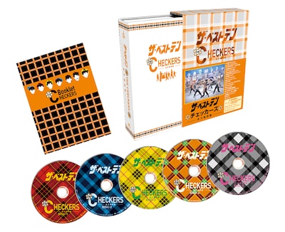 5枚のDVDとプレミアムブックレットがセットになった豪華ボックスセット。随所にチェック柄があしらわれている。