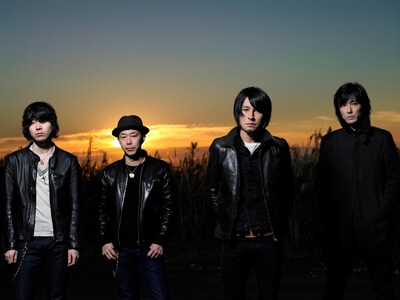 キャパシティ約800人の大阪BIG CATに個性的な面々が集結する「CAPITAL RADIO '11」（写真はThe Birthday）。