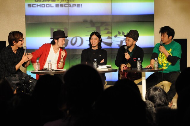 「男の美学『マニアックシンポジウム ーロマンー』」でそれぞれの美学を披露する男たち（撮影：中嶌英雄）。