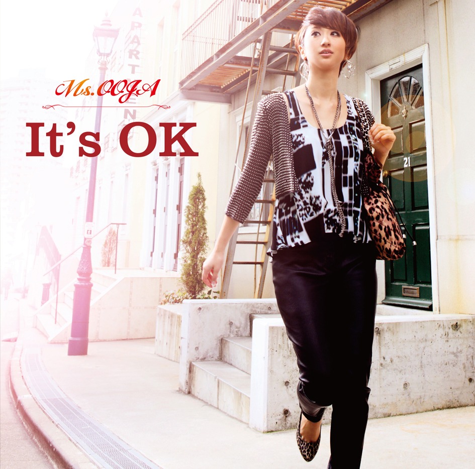 写真はデビューシングル「It's OK」ジャケット。