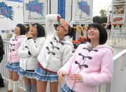 高さ22メートル、ビル7階に相当するバンジージャンプ台を見上げ、言葉を失うスマイレージ。