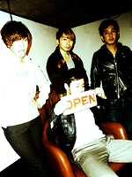 Veni Vidi ViciousのオフィシャルMyspaceでは一部収録曲のデモ音源を公開中。