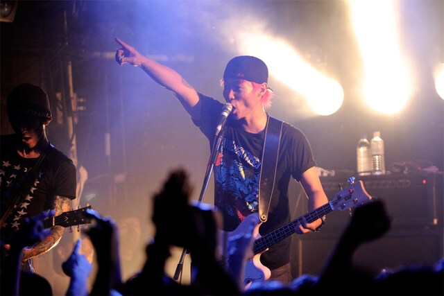 写真は先日開催された「PUNISHER'S NIGHT 2011」でのライブの模様（photo by terumi fukano）。