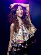 露崎春女の早春ツアーファイナル「露チャンネル」で生中継