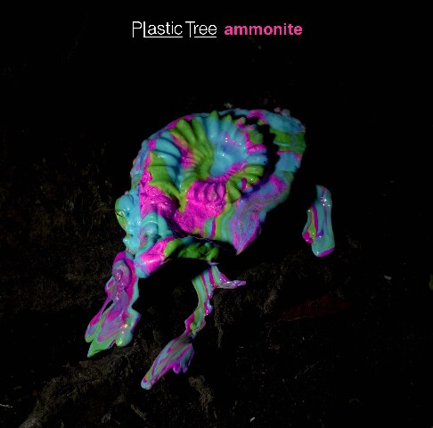 写真はアルバム「ammonite」通常盤ジャケット。