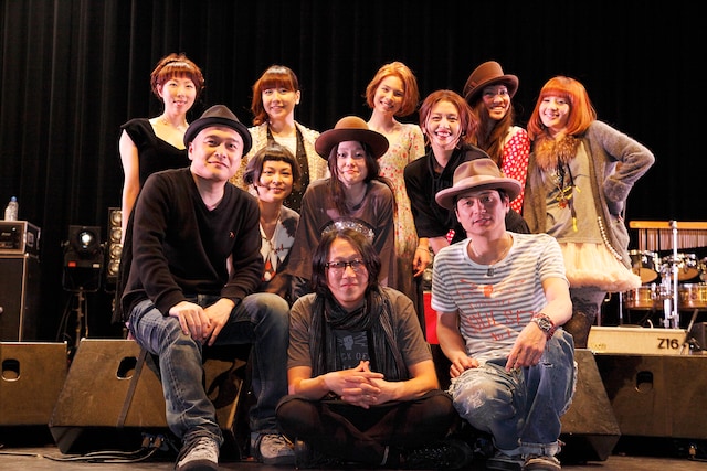 このライブはUstreamにて生中継も実施。同時視聴者数3000人以上、ユニークユーザー1万5000人以上を集める盛況ぶりとなった。