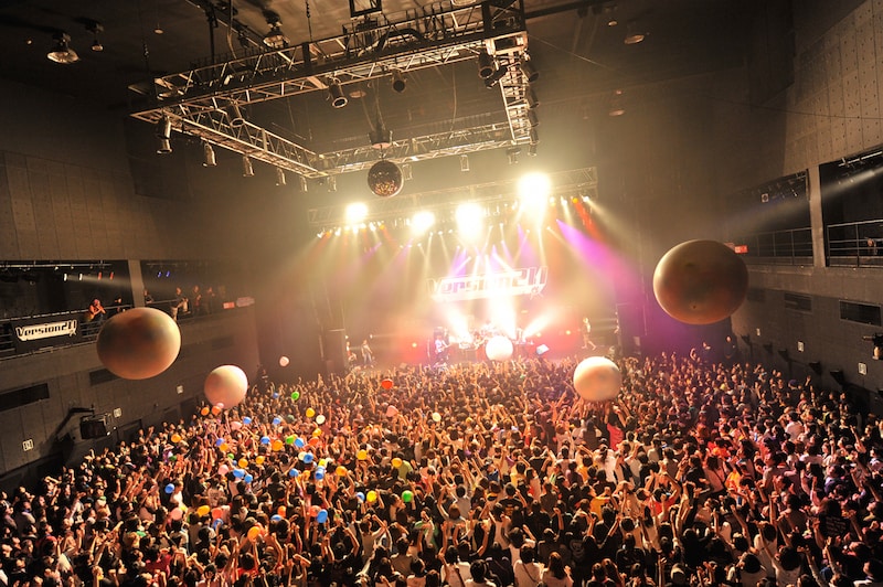 写真は「version21.1 third」Zepp Tokyo公演の様子（撮影：古渓一道）。