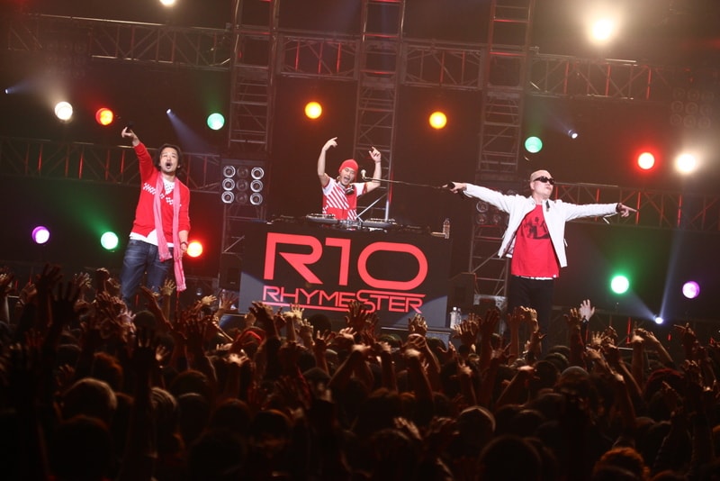 RHYMESTERは新作「POP LIFE」について「曲と曲のストーリーがビシッと締まったタイトなコンセプトアルバムができた」と満足げに話した。