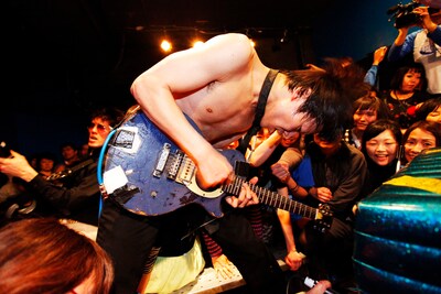 「店内破壊ワンマンライブ『パーフェクト皆殺し集会2011』番外編」の模様（撮影：Tomomi Oie）。