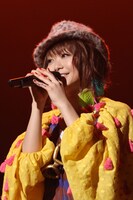 ロッテとソニーミュージックのアーティスト発掘プロジェクト「歌のあるガムプロジェクト CM・メジャーデビューコンテスト NEXT」でグランプリを獲得した津川ゆりあ。彼女はロッテ「母の日ガーナ」ソングで5月にメジャーデビューする予定だ。