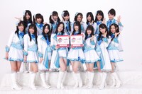 ピザハットのパッケージを持って撮影に臨んだSKE48。(C)PYTHAGORAS PROMOTION