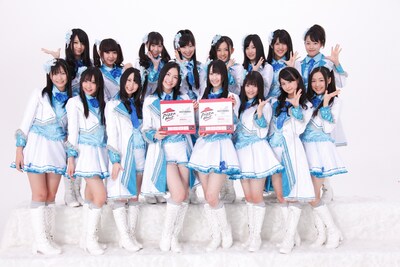 ピザハットのパッケージを持って撮影に臨んだSKE48。(C)PYTHAGORAS PROMOTION