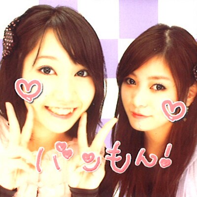 神聖かまってちゃんのほか、新バンド「バンドじゃないもん！」でも活躍中のみさこ（写真左）。