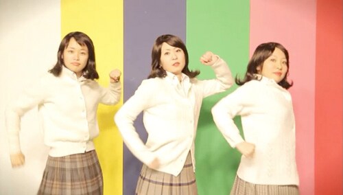 「ちくちくちく」ビデオクリップの1シーン。