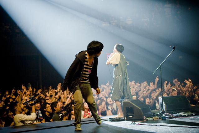 マネージャーのツルギ幹人（劔樹人）。