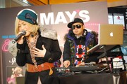 MAY'S、寒空の下タワレコ店頭で熱烈パフォーマンス