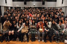 miwaと公開収録に参加したリスナーたち。