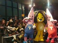 大展望台に登場した3人。