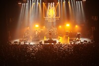 ワンマンライブ「ASHES TO DUST 2011」の様子。