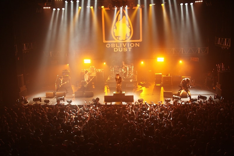 ワンマンライブ「ASHES TO DUST 2011」の様子。