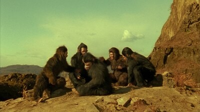 「ストライド」新CM「エヴォリューション-ロック」編の1シーン。