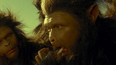 「ストライド」新CM「エヴォリューション-ロック」編の1シーン。