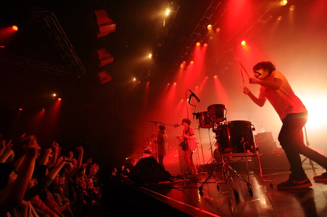 「Before The Stardust Fades」で共演するavengers in sci-fiとthe chef cooks me（撮影：Ryo Nakajima（SyncThings））。