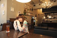 タイと日本をまたにかけ活動するボーカルMay。