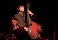 平戸祐介（Key/写真左）と須長和広（B/右）。