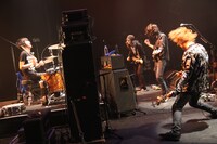 アンコールでアナウンスされた「独歩行脚」ツアーは、5月下旬より13都市で開催。訪れたことのない土地を回る「新境地開拓」がコンセプトに掲げられている（撮影：shimbo yuki）。