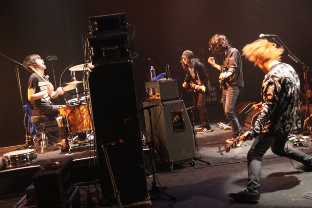 アンコールでアナウンスされた「独歩行脚」ツアーは、5月下旬より13都市で開催。訪れたことのない土地を回る「新境地開拓」がコンセプトに掲げられている（撮影：shimbo yuki）。