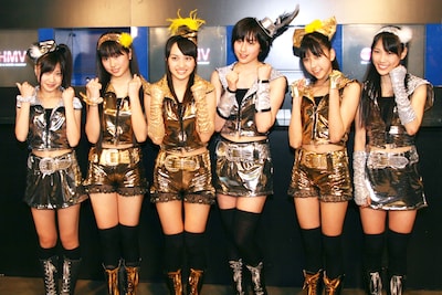 ライブ前に行われたももいろクローバー囲み取材の模様。