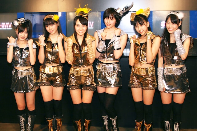 ライブ前に行われたももいろクローバー囲み取材の模様。